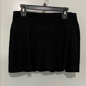 Lululemon Tennis Black Pleated Skirt size 4